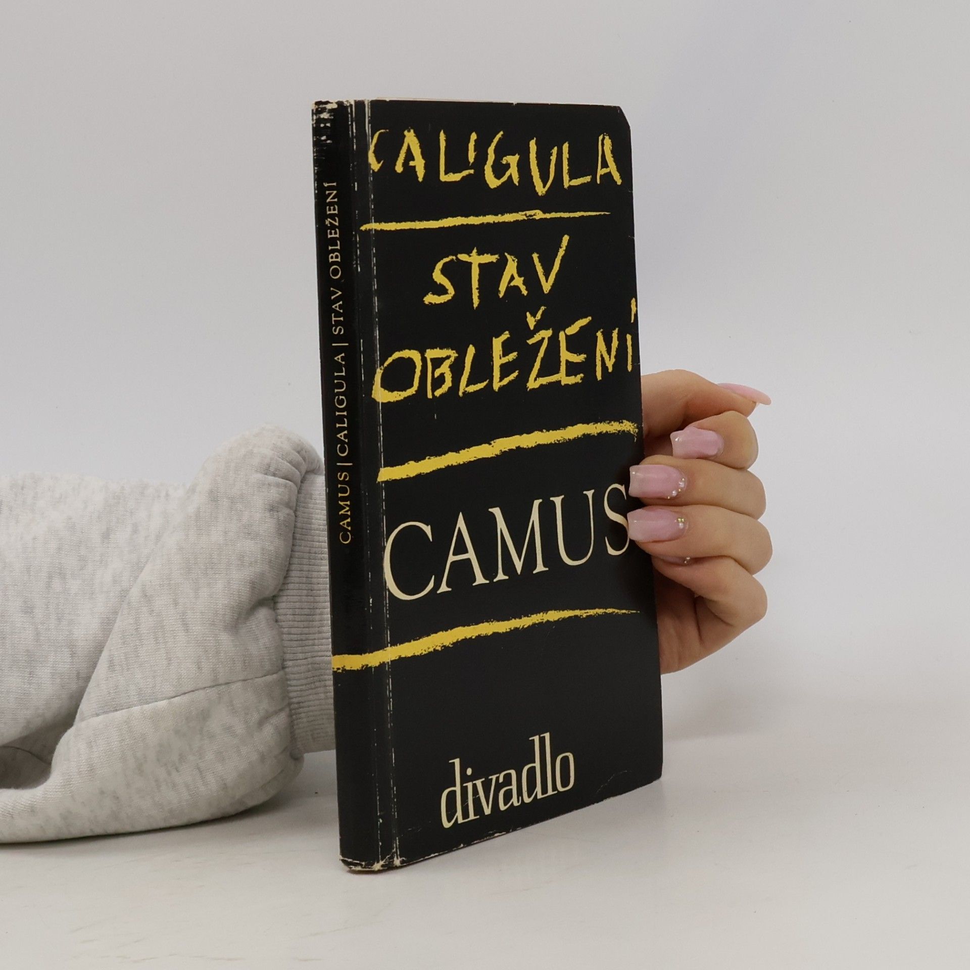 Caligula. Stav obležení