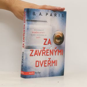Za zavřenými dveřmi