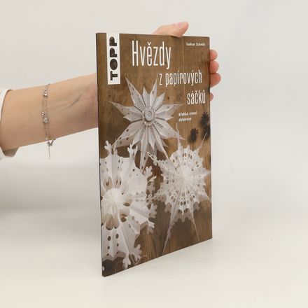 Hvězdy z papírových sáčků: křehká zimní dekorace