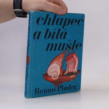 Chlapec a bílá mušle