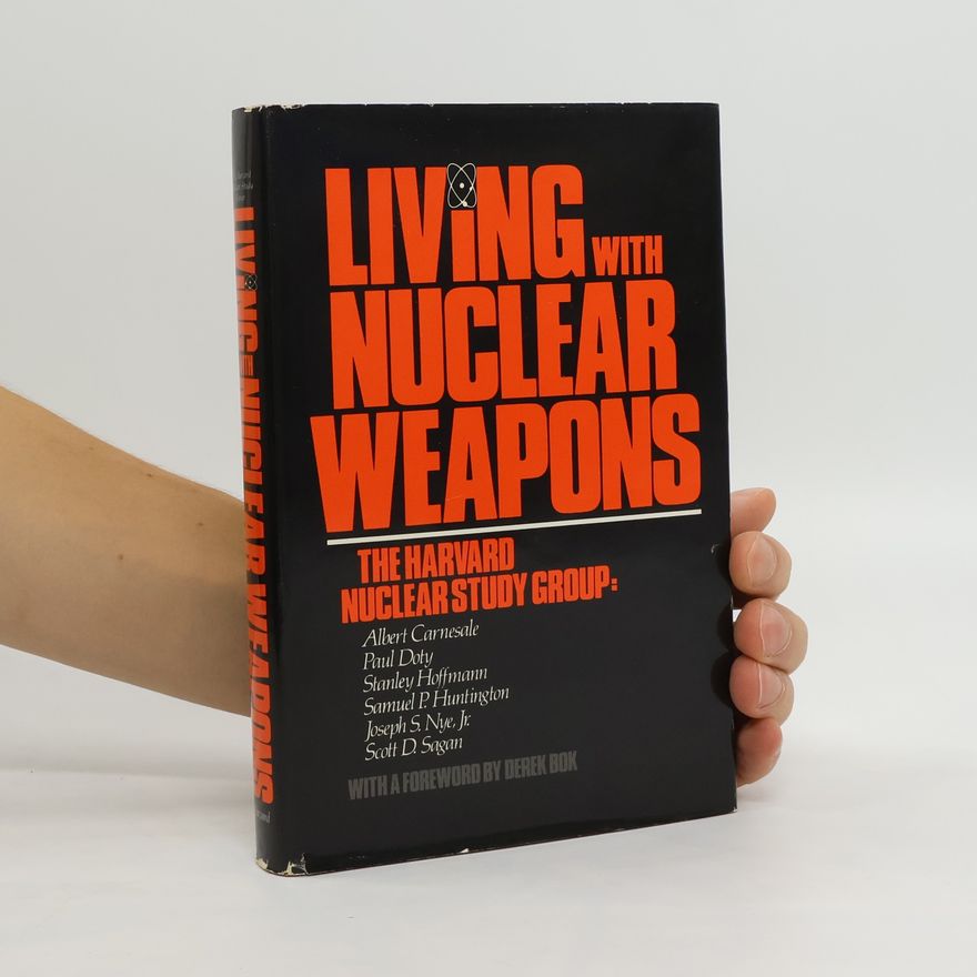 Autorenkollektiv Living with Nuclear Weapons