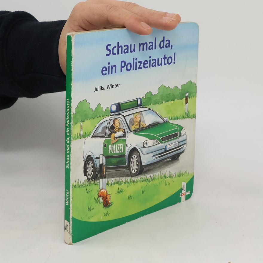 Julika Winter Schau mal da, ein Polizeiauto!