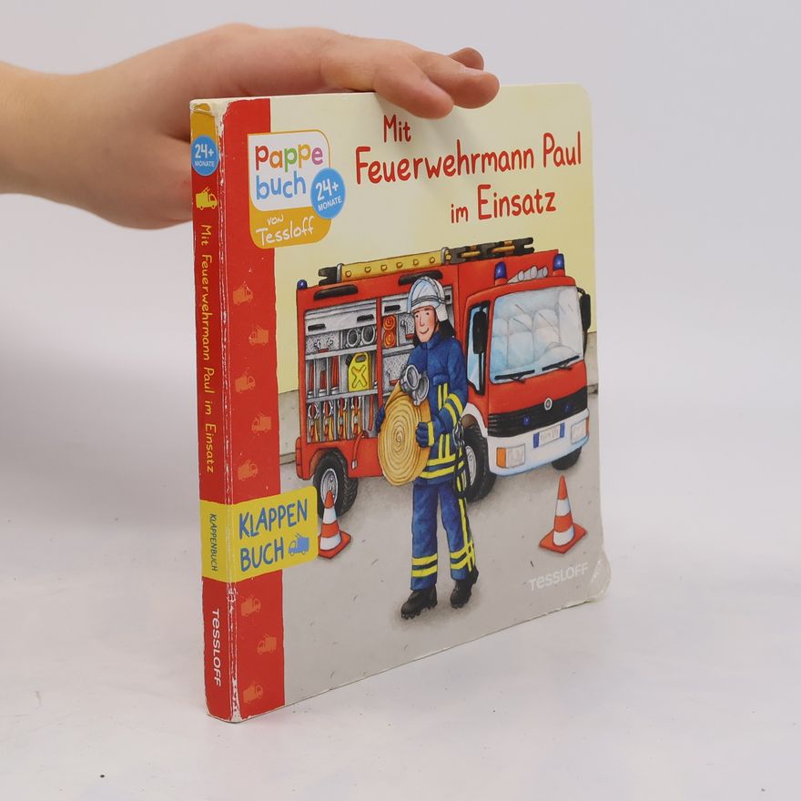 Barbara Jelenkovich Mit Feuerwehrmann Paul im Einsatz