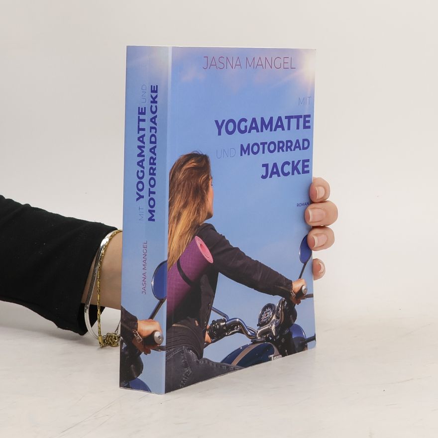 Jasna Mangel Mit Yogamatte und Motorradjacke