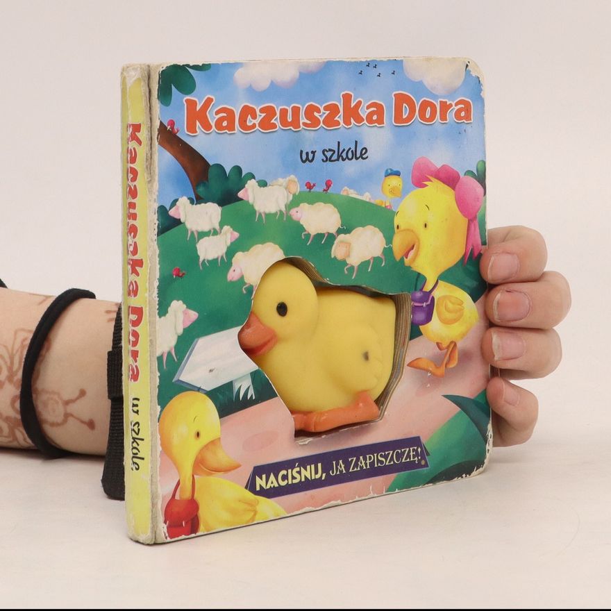 Various authors Kaczuszka Dora w szkole