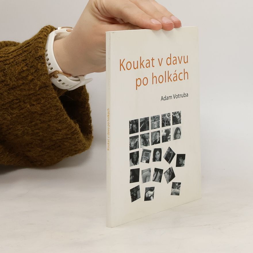 Adam Votruba Koukat v davu po holkách