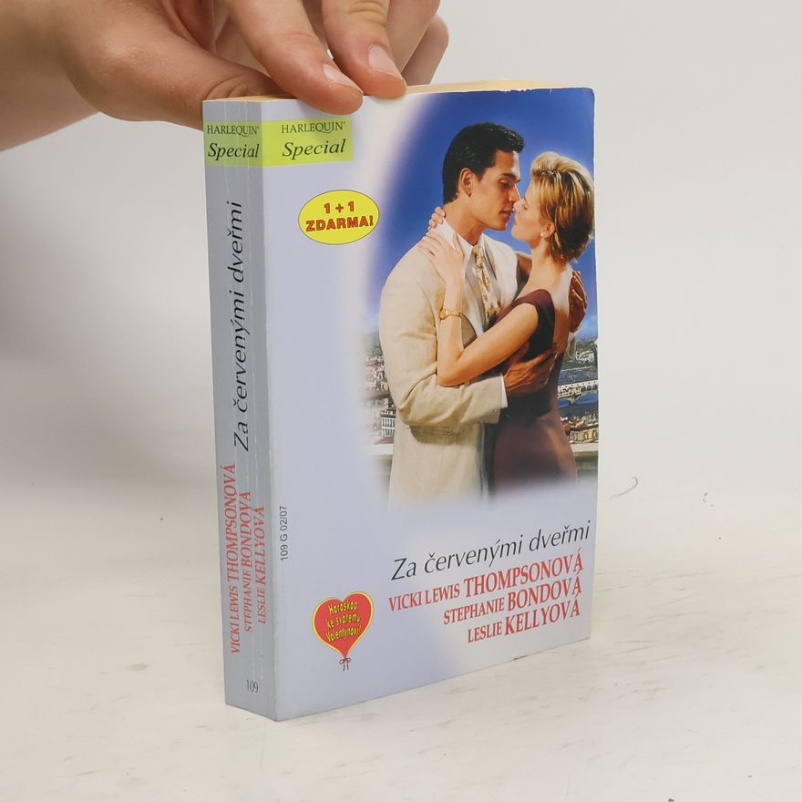 Leslie Kelly Za červenými dveřmi: Voňavá past / Prsten pro cizí ženu / Osudový snímek