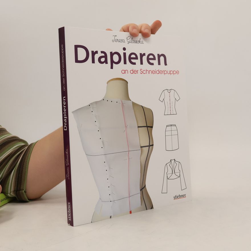 Teresa Gilewska Drapieren an der Schneiderpuppe