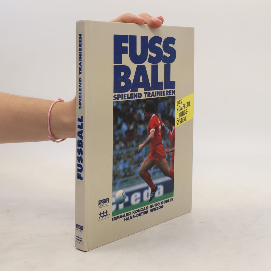 Hugo Döbler Fussball spielend trainieren