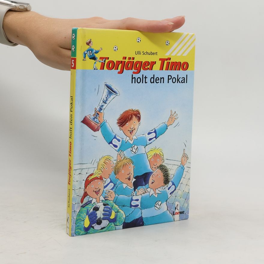 Ulli Schubert Torjäger Timo holt den Pokal