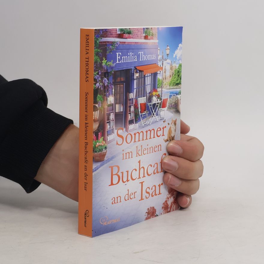 Emilia Thomas Sommer im kleinen Buchcafé an der Isar