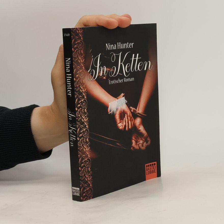 Nina Hunter In Ketten