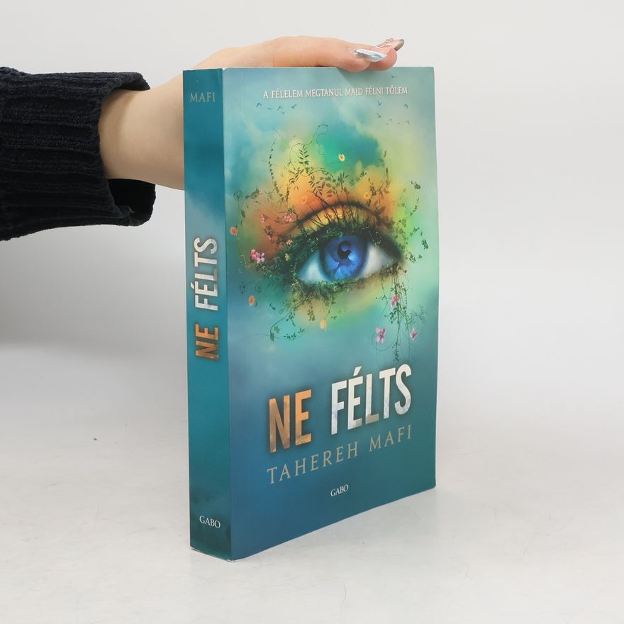 Tahereh Mafi Ne félts