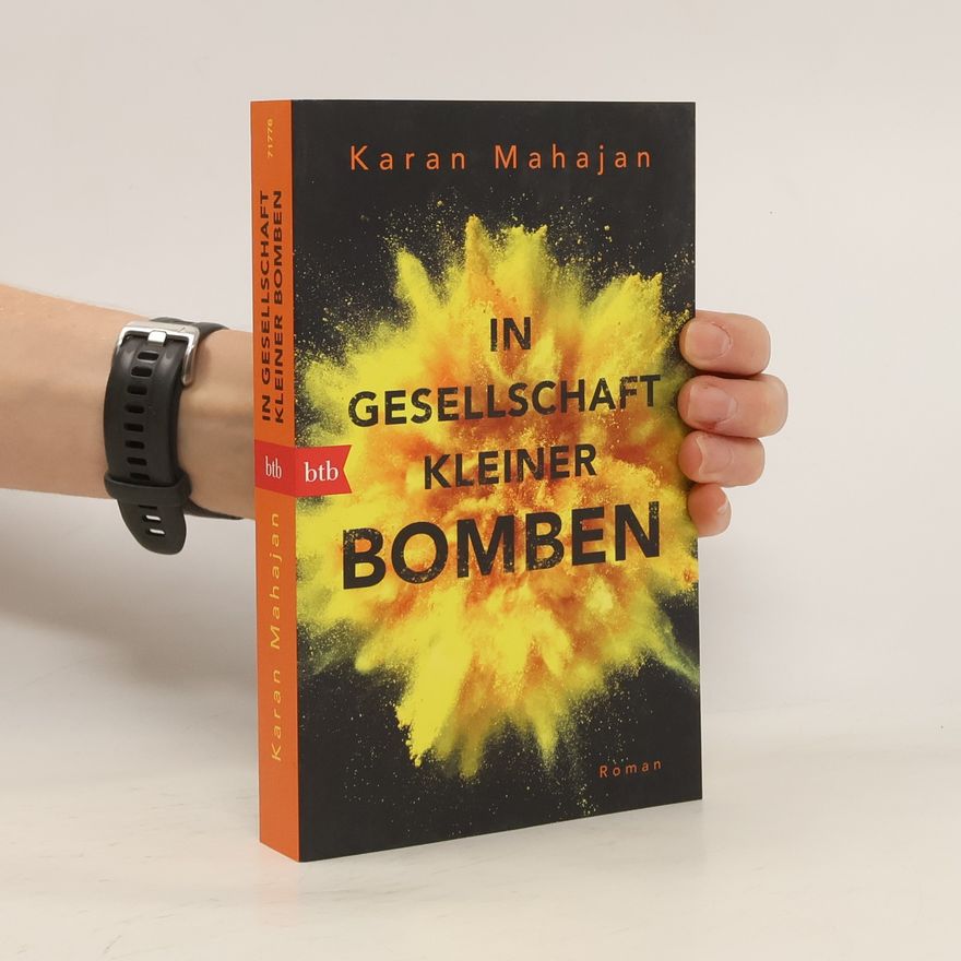 Karan Mahajan In Gesellschaft kleiner Bomben