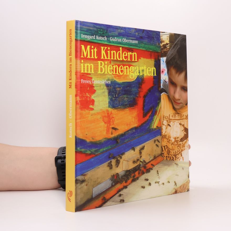 Irmgard Kutsch Mit Kindern im Bienengarten