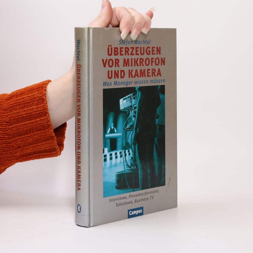 Stefan Wachtel Überzeugen vor Mikrofon und Kamera