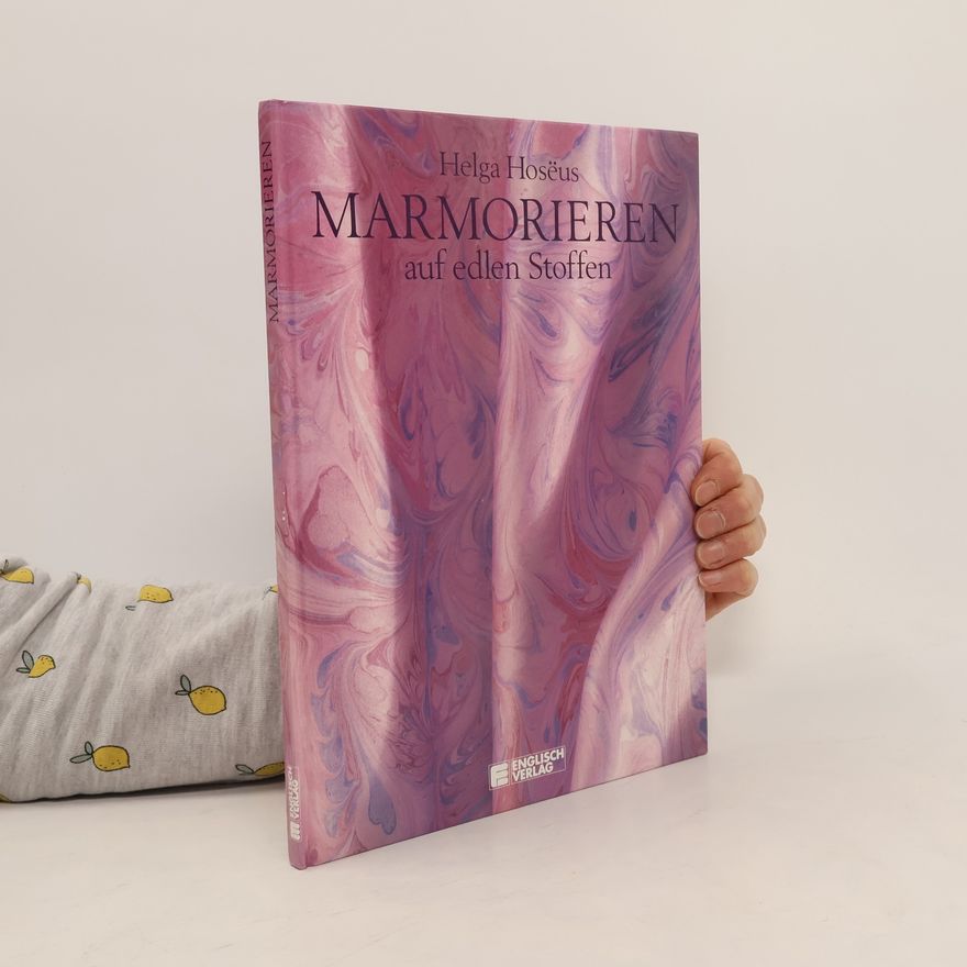 Helga Hose͏̈us Marmorieren auf edlen Stoffen