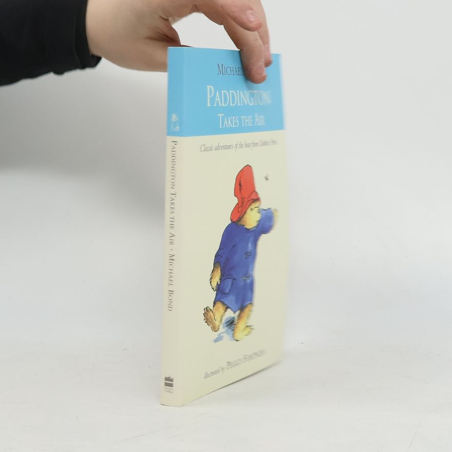 Michael Bond Paddington Takes the Air