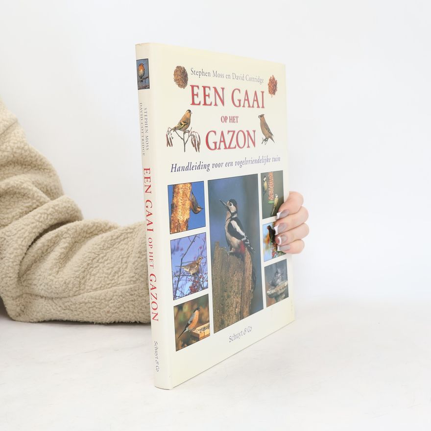 David Cottridge Een gaai op het gazon