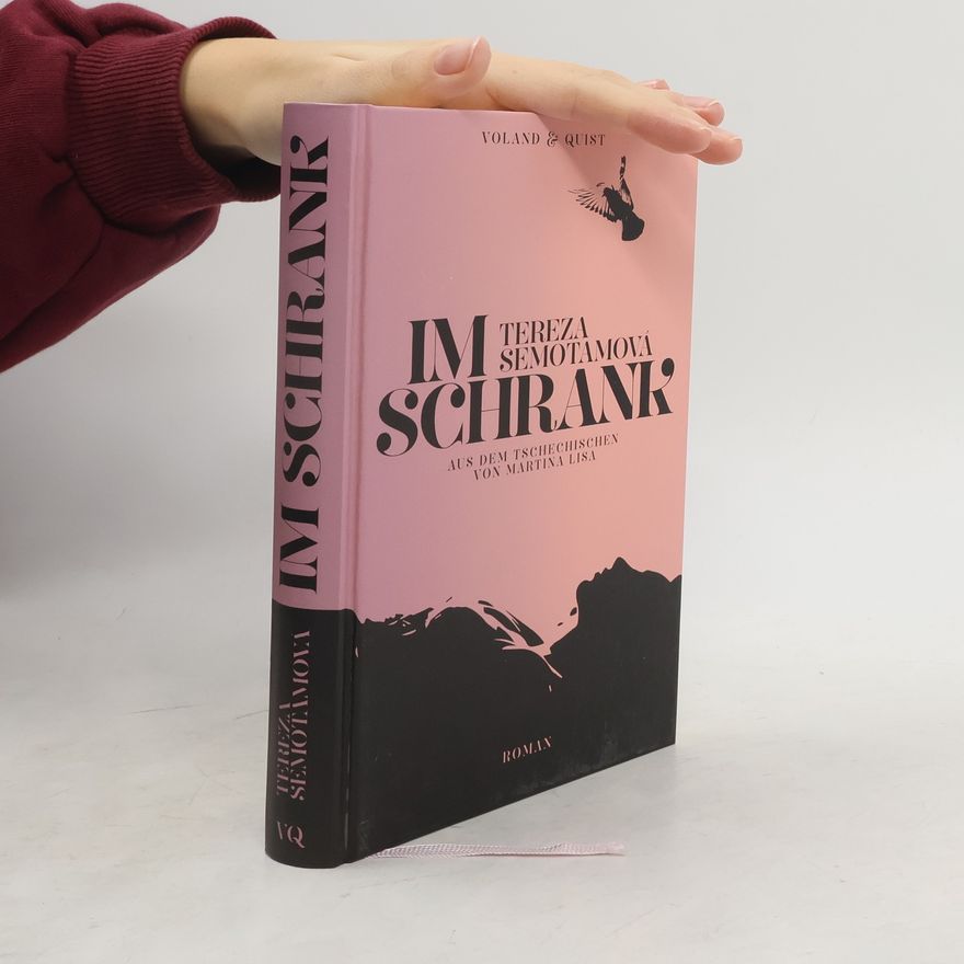 Tereza Semotamová Im Schrank