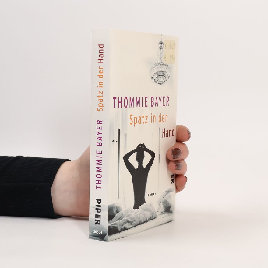 Thommie Bayer Spatz in der Hand