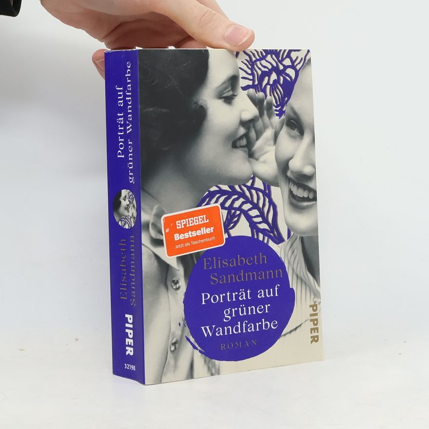 Elisabeth Sandmann Porträt auf grüner Wandfarbe