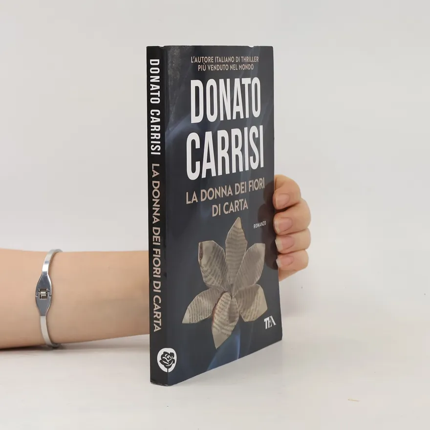 SuperTEA: La donna dei fiori di carta | Donato Carrisi | Italian | Book