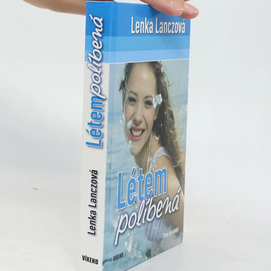 Létem políbená | Lenka Lanczová | Czech | Book