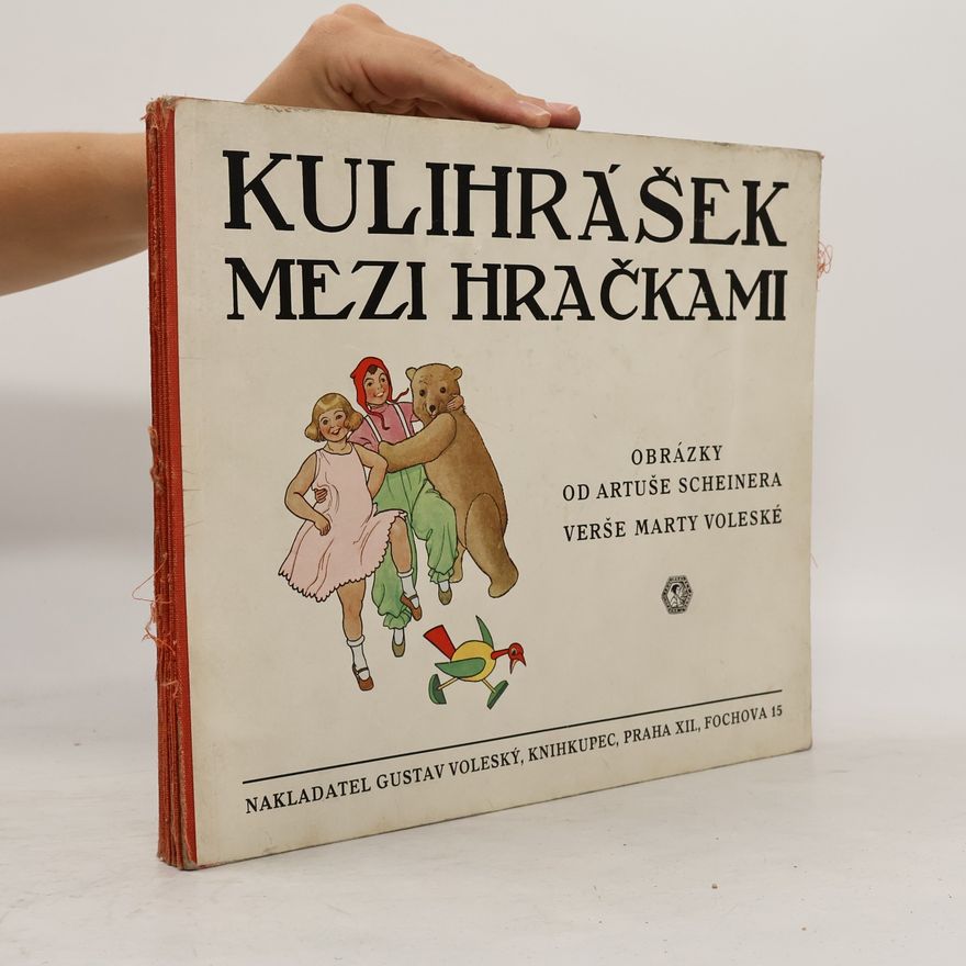 Voleská Marta Kulihrášek mezi hračkami