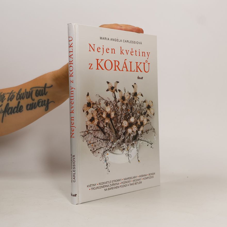 Maria Angela Carlessi Nejen květiny z korálků