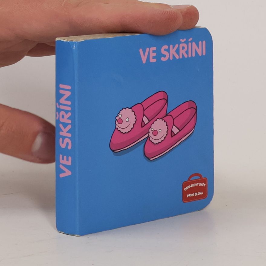 Autores varios Ve skříni