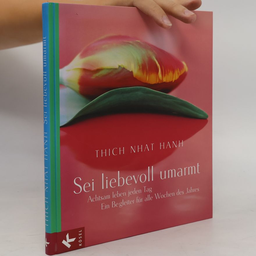 Thích Nhất Hạnh Sei liebevoll umarmt