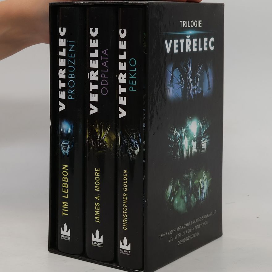 A. Moore Moore Trilogie Vetřelec