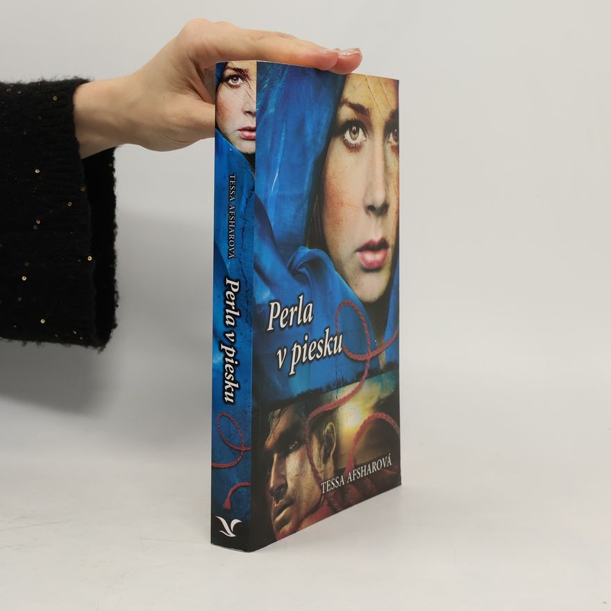 Tessa Afshar Perla v piesku
