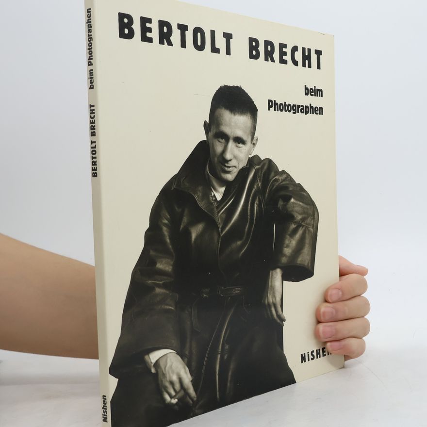 Autorenkollektiv Bertolt Brecht beim Photographen